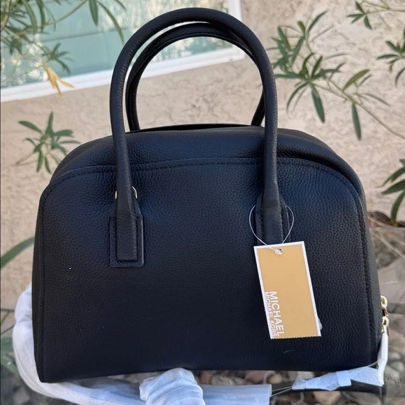 Michael Kors Ashton Medium Black Satchel Leather with Gold Hardware - Picture 5 of 14